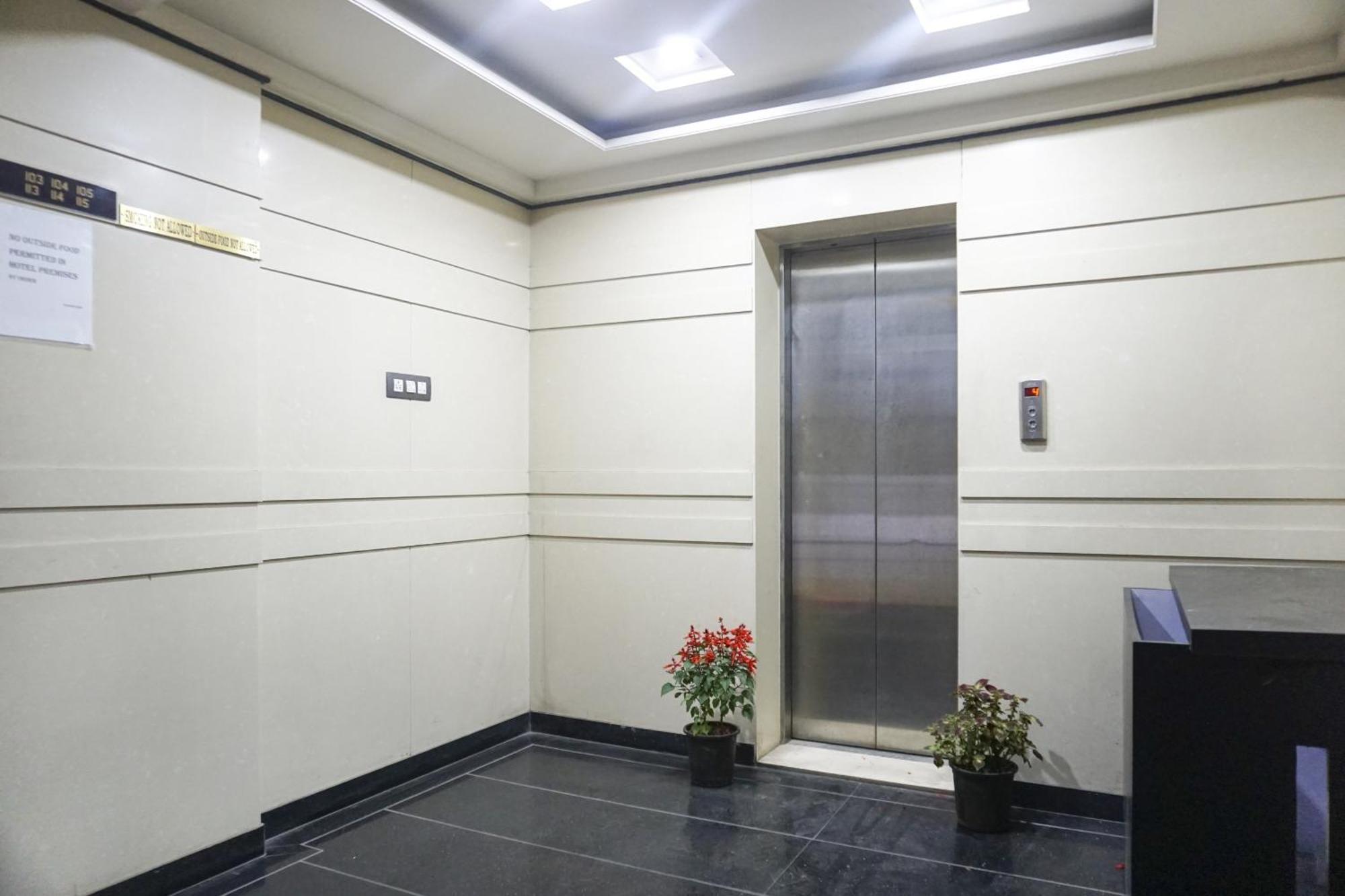 Super Townhouse Oak Sr Hotel Wakad بونة المظهر الخارجي الصورة