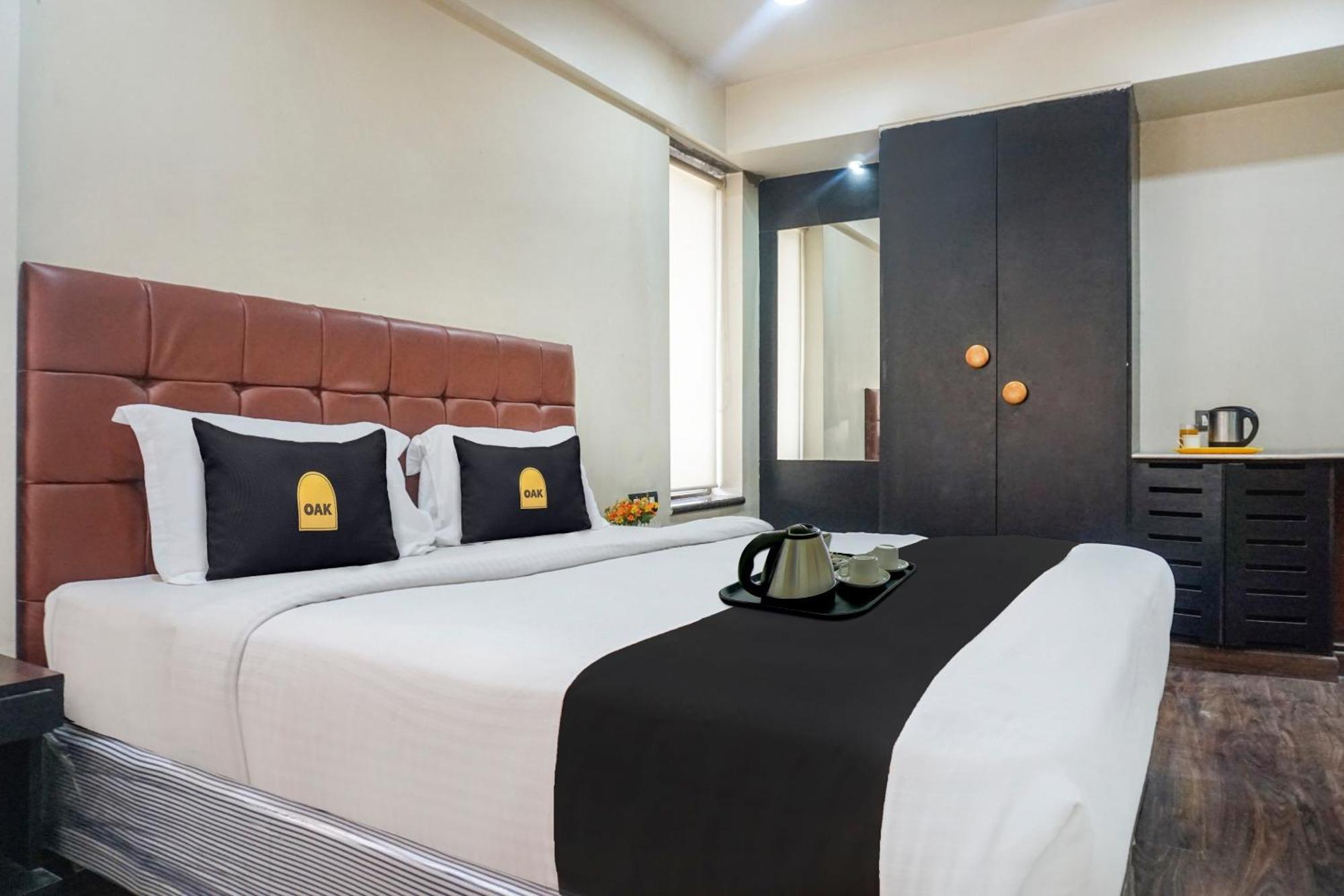 Super Townhouse Oak Sr Hotel Wakad بونة المظهر الخارجي الصورة